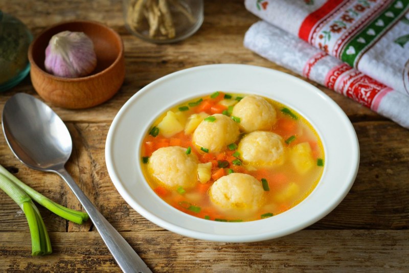 Куриный суп с сырными клецками