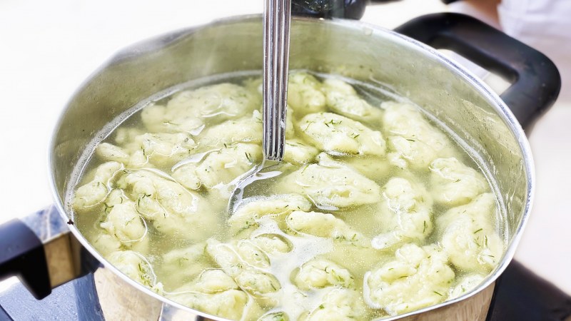 Суп с галушками клецками