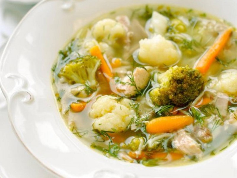 Куриный суп чесночными галушками-рулетиками