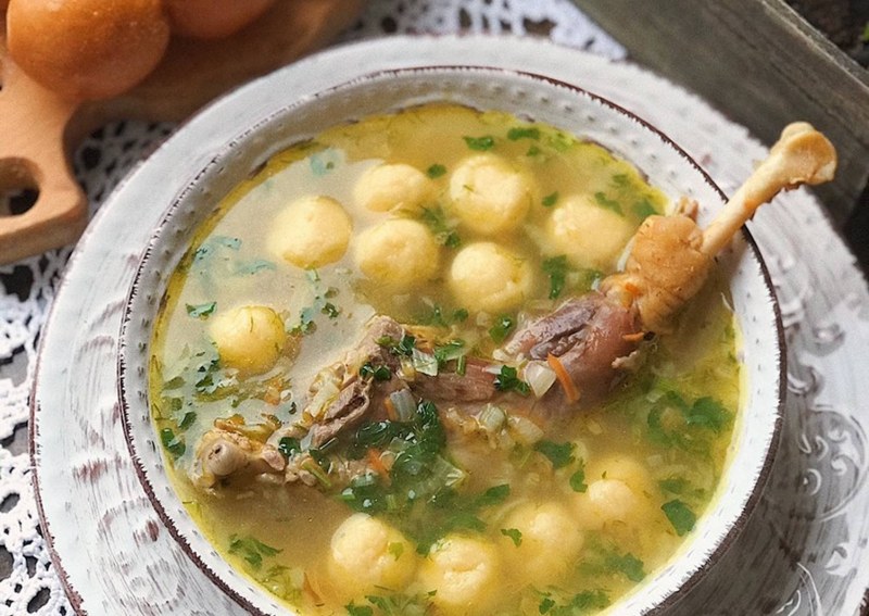 Консоме с клецками