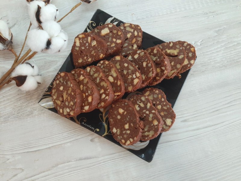 Шоколадная колбаса из печенья
