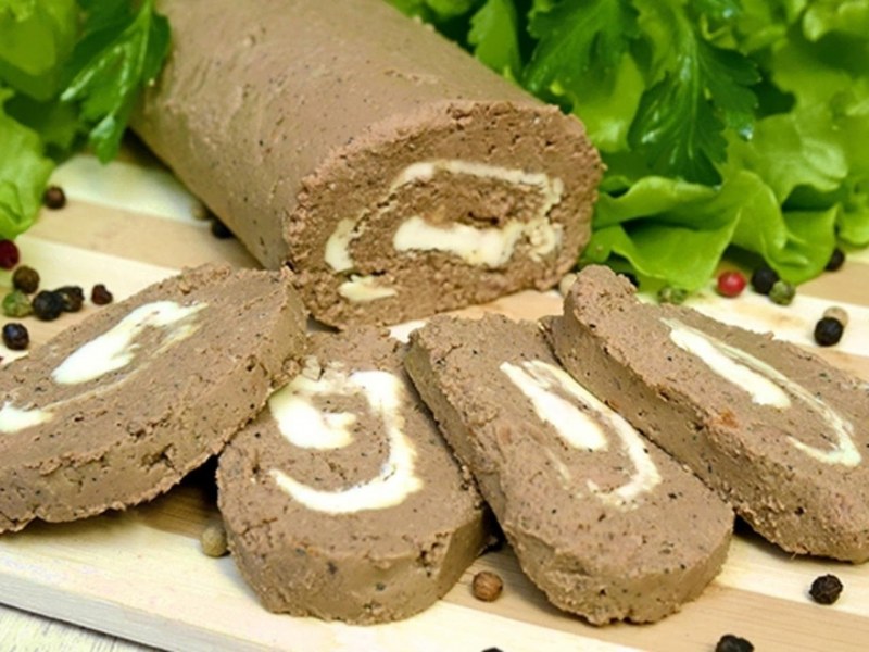 Рулет печёночный закусочный