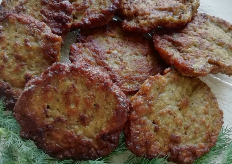 Торт печёночный из куриной печени с морковью и луком