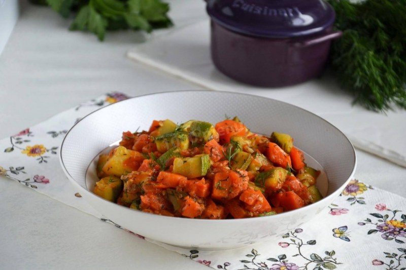 Рататуй (баклажаны, кабачки, томаты, болгарский перец, цукини) 150гр.