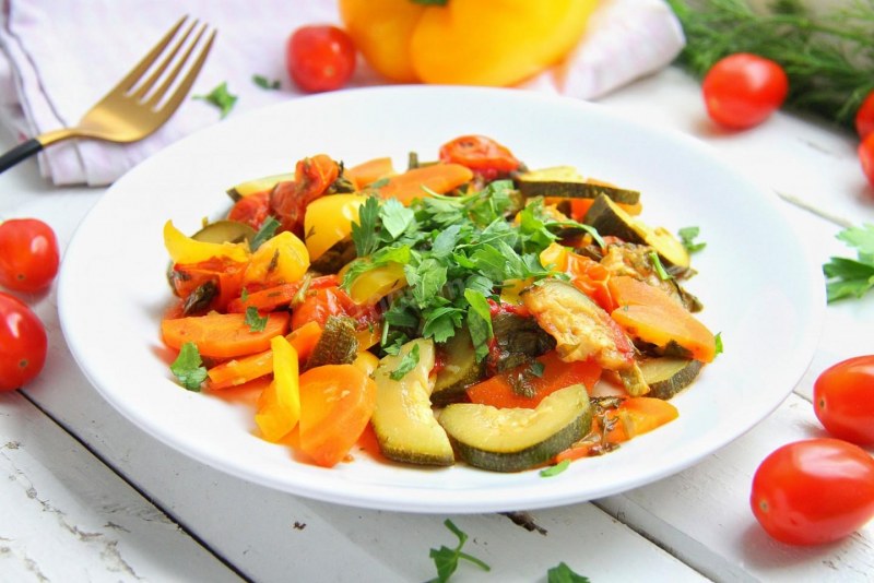 Картофель запеченный с овощами