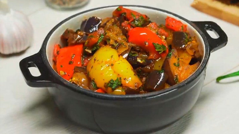 Куриное филе с овощами в духовке