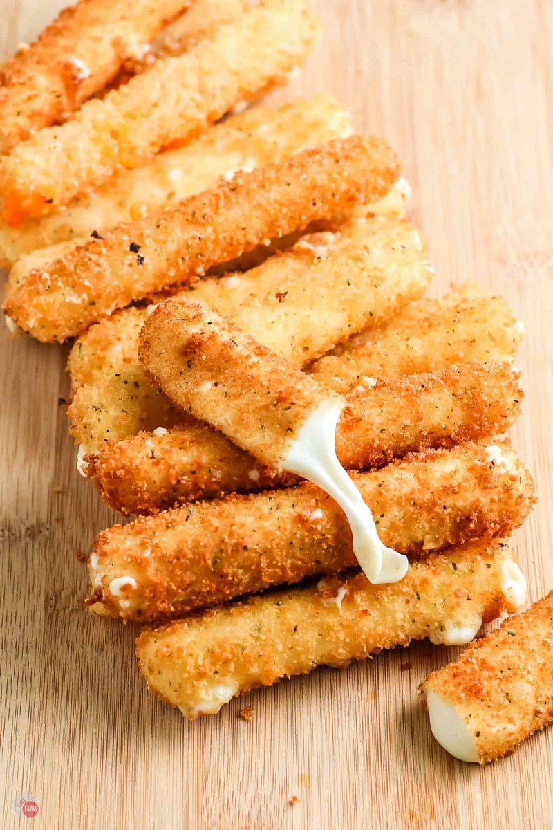 Слоеные палочки с сыром