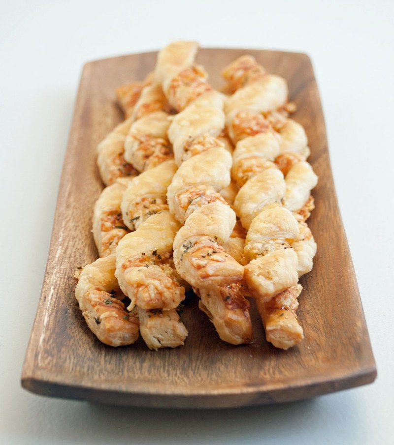 Сырные палочки с кунжутом в духовке