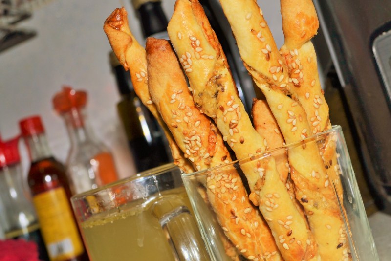 Хлебные сырные палочки