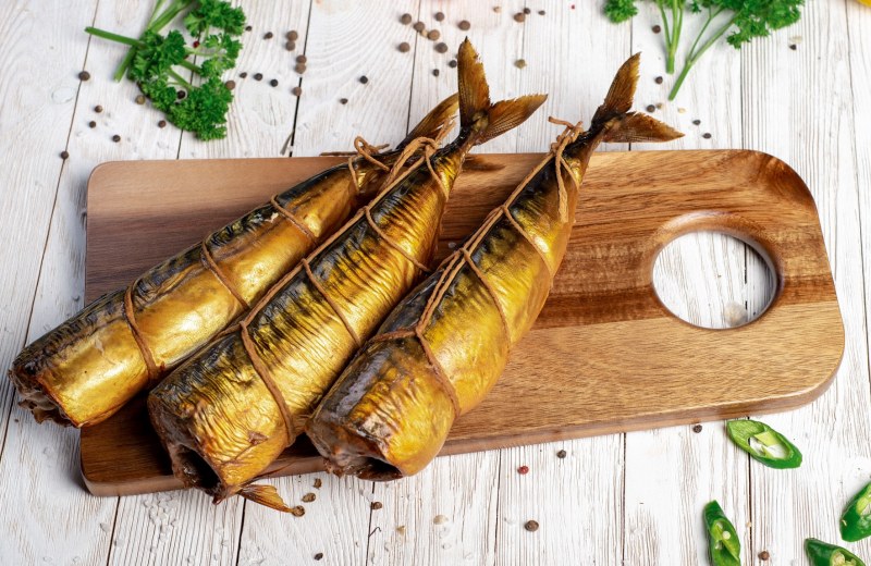Рыба горячего копчения скумбрия