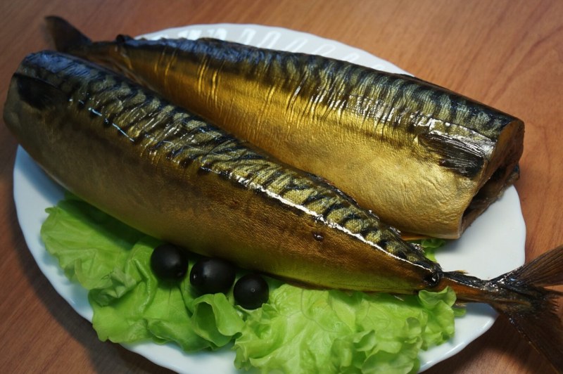 Рыбка скумбрия копченая