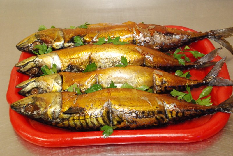 Рыба скумбрия копченая