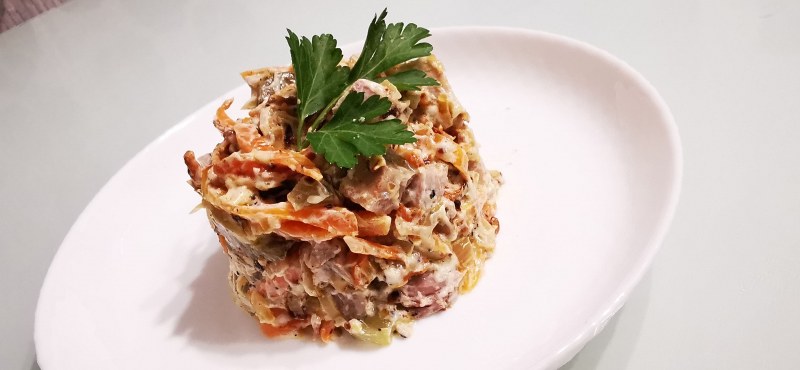 Салат с куриной печенью и морковью по-корейски