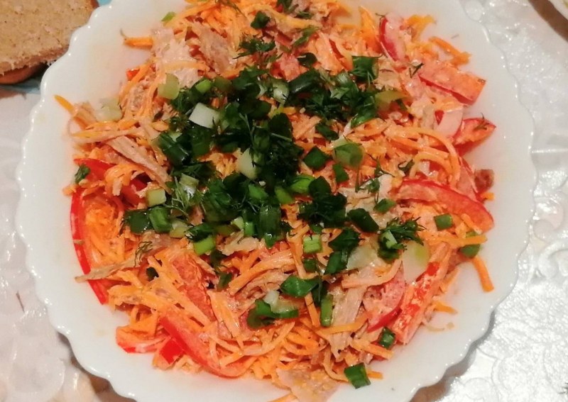 Салат с куриной печенью и морковкой по-корейски