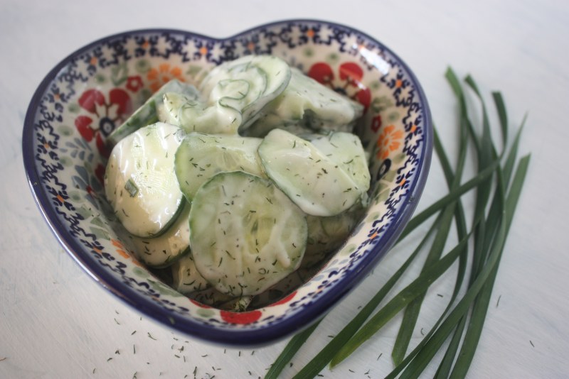 Салат с кольраби и огурцом