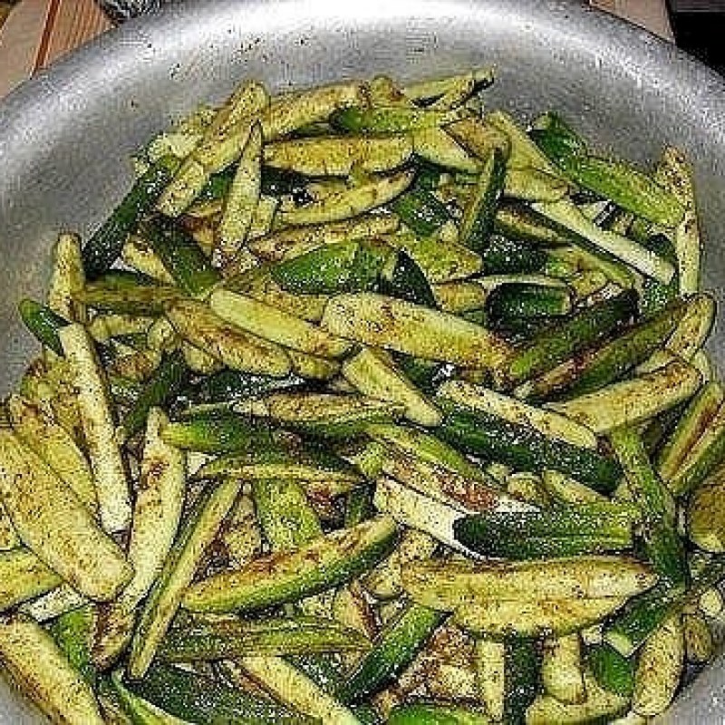 Салат из огурцов на зиму с луком и укропом