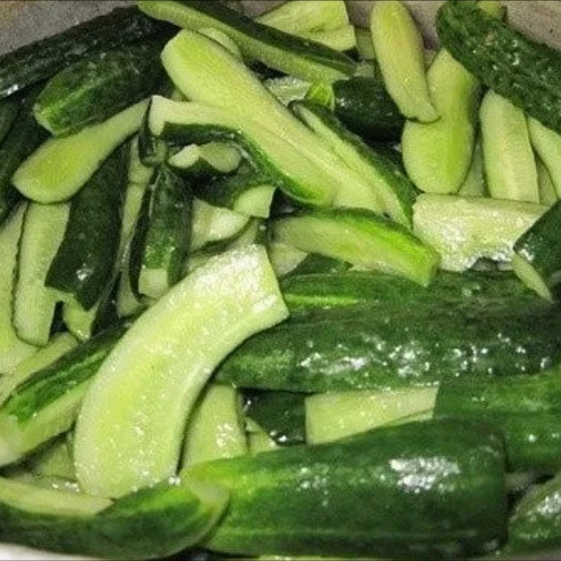 Салат из малосольных огурцов