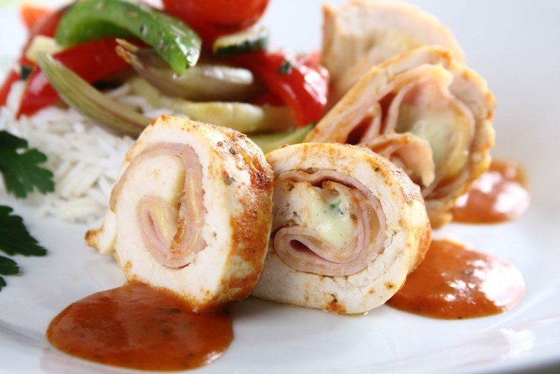 Рулетики с сыром и ветчиной