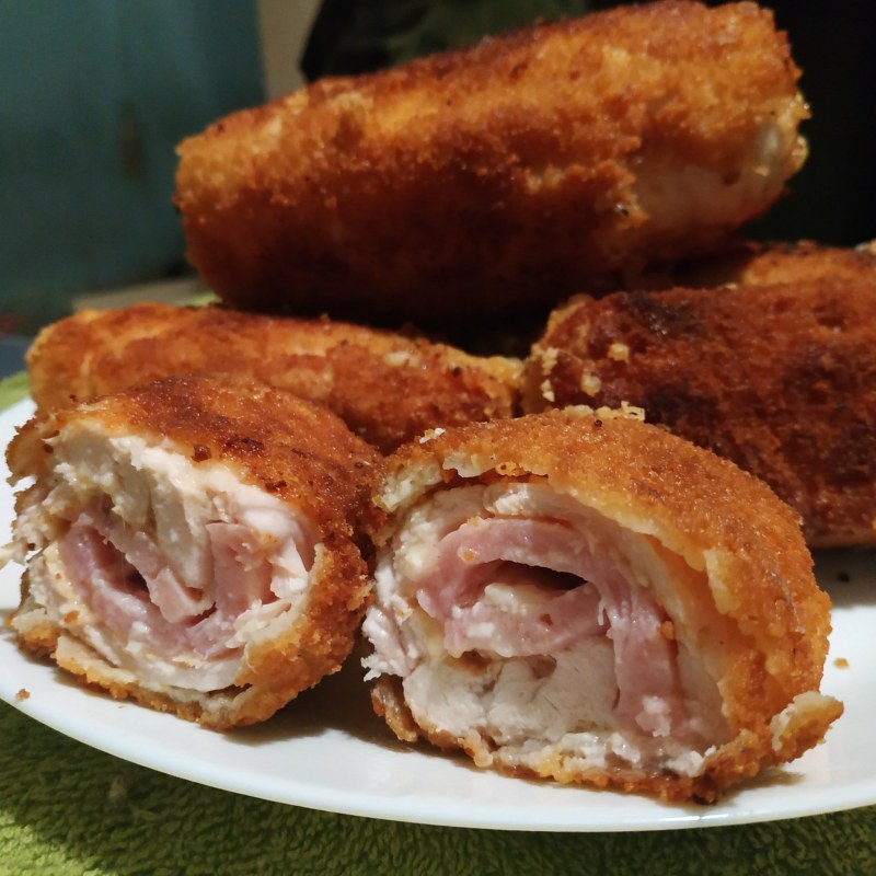 Куриные рулетики с ветчиной
