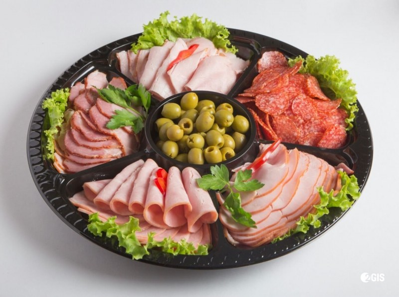 Красивая мясная тарелка