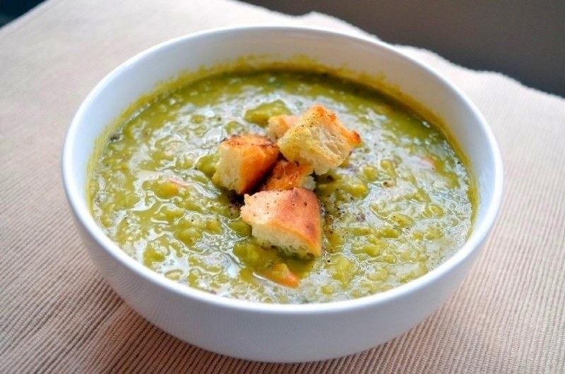 Суп пюре гороховый с гренками