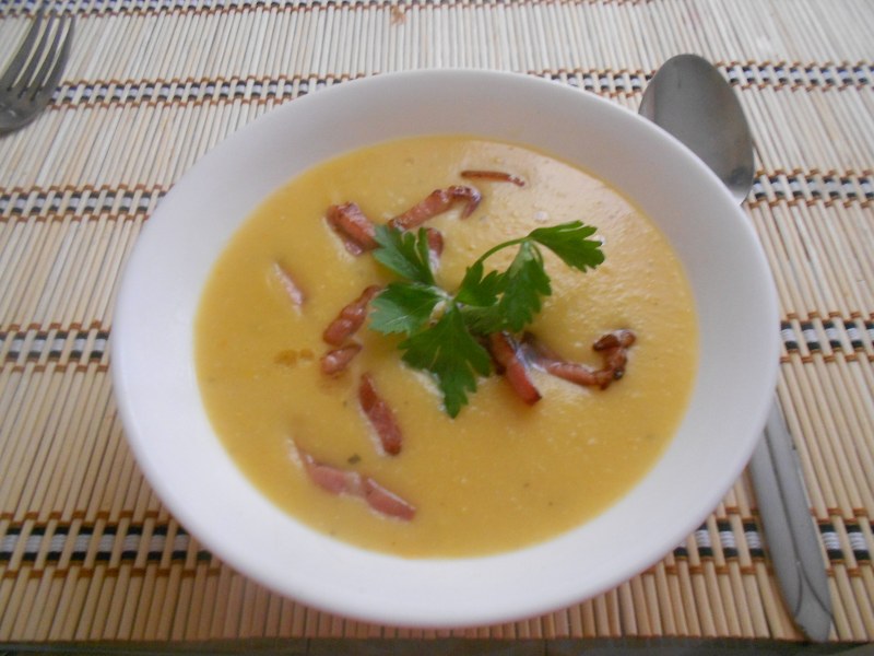 Гороховый крем суп с беконом