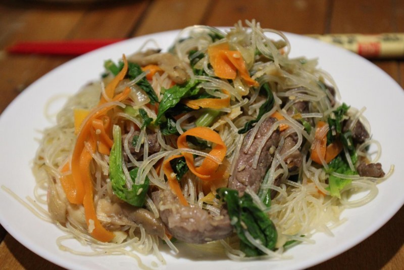 Соба со свининой и овощами