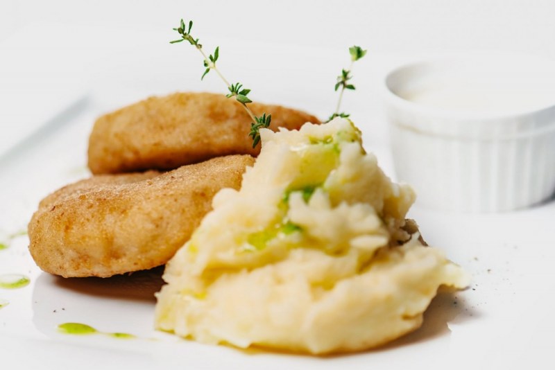 Шницель с картофельным пюре