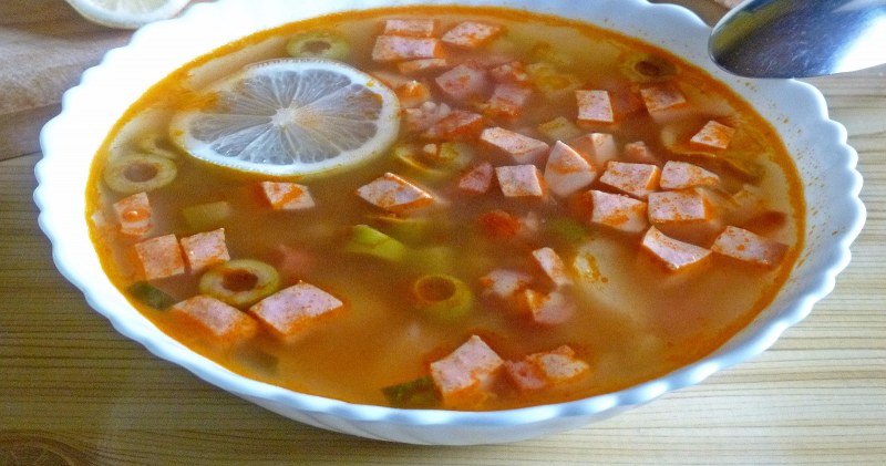 Солянка с колбасой