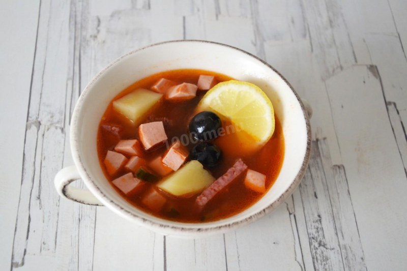 Солянка с маслинами