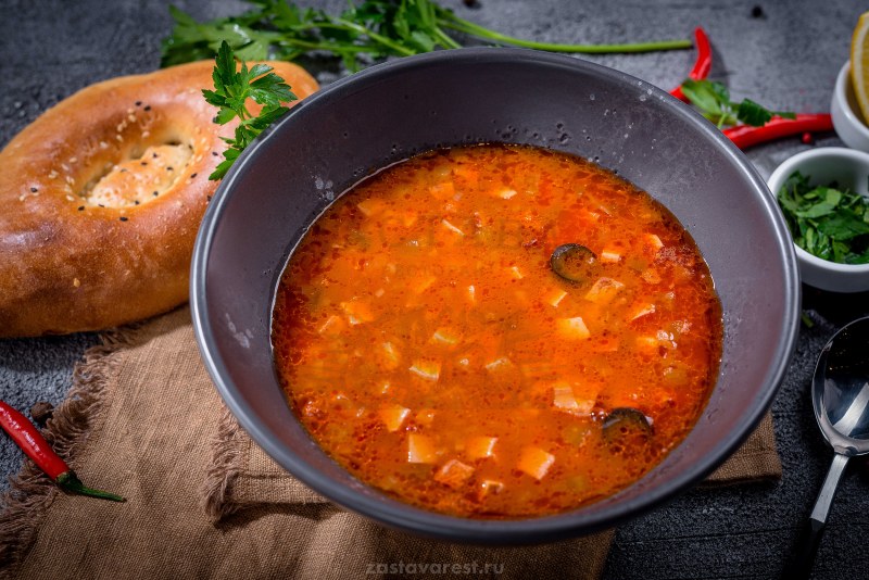 Суп солянка мясная