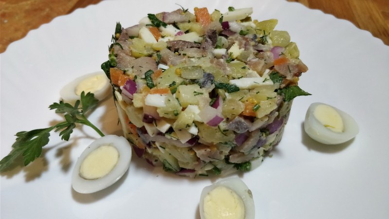 Салат с селедкой