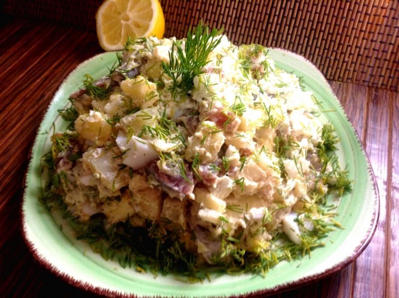 Салат из селёдки с картошкой