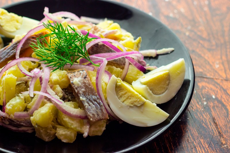 Салат с селедкой и свеклой