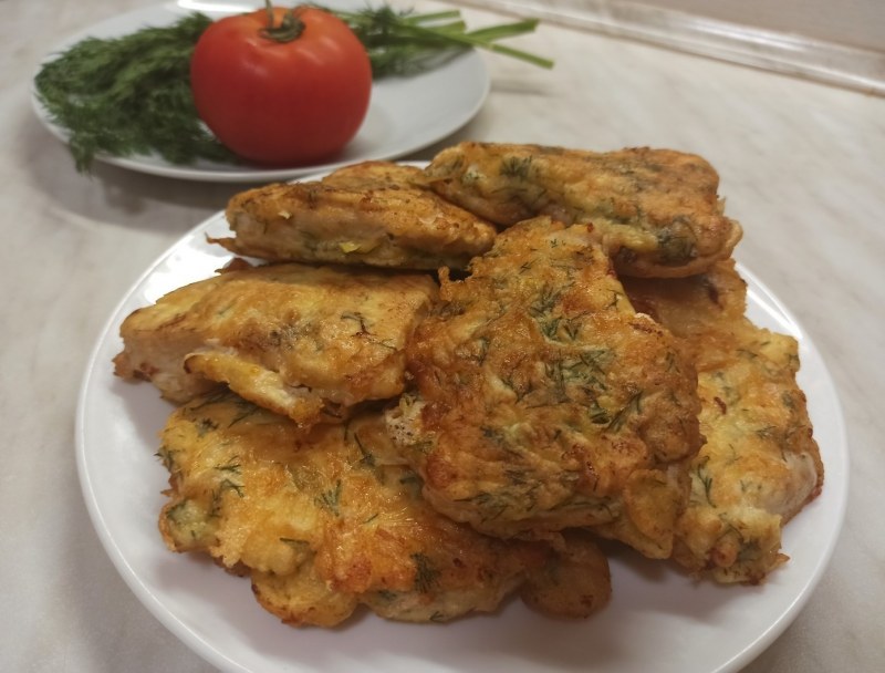 Отбивные из куриного филе в кляре