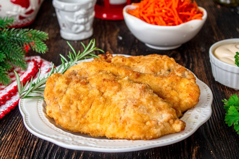 Куриные отбивные в панировке