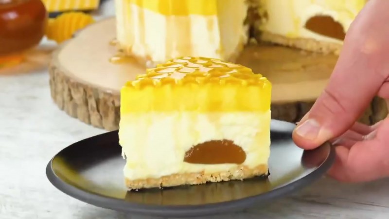 Торт улей с пчелами
