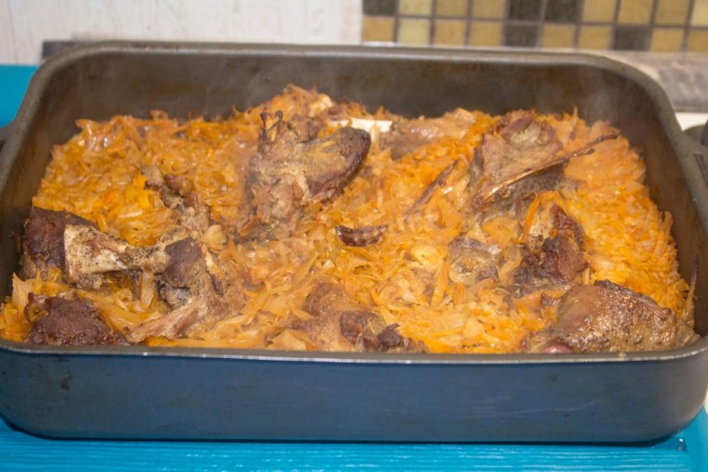 Утка с квашеной капустой