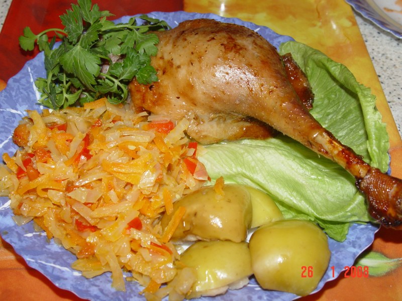 Утка с капустой в утятнице