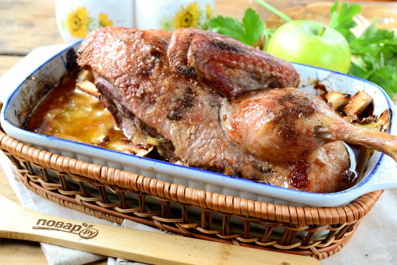 Жареный Гусь с капустой