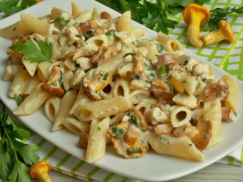Пенне с лисичками