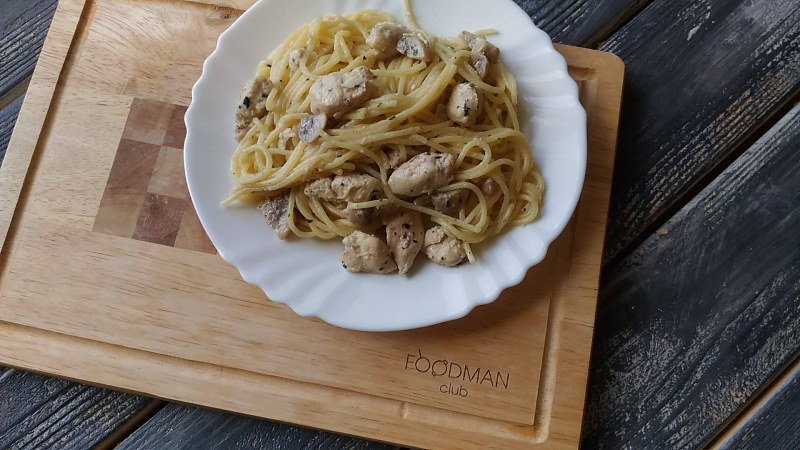Пенне с цыпленком и шампиньонами