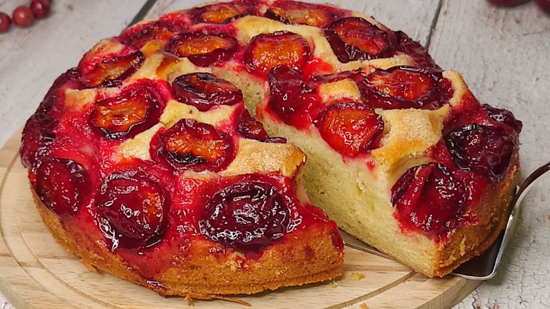 Пирог с нектаринами и малиной