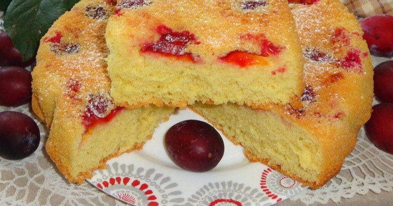 Пирог крамбл со сливами