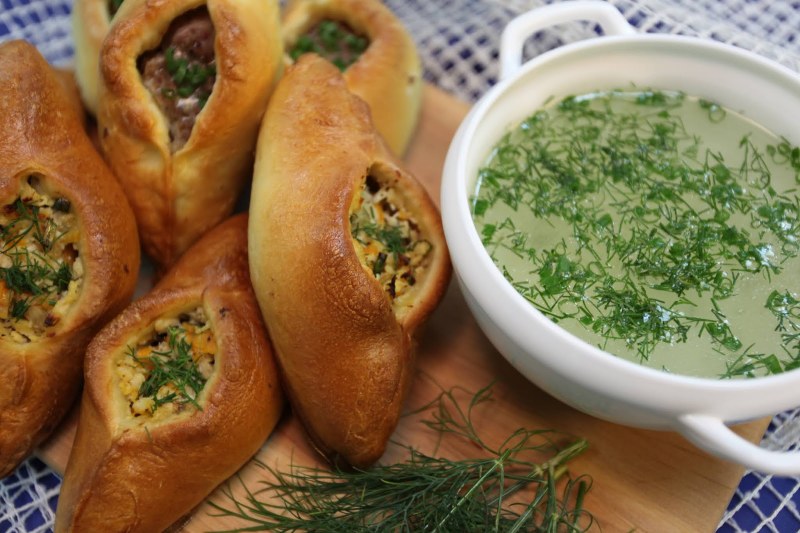 Пирожки с яйцом и зеленым луком
