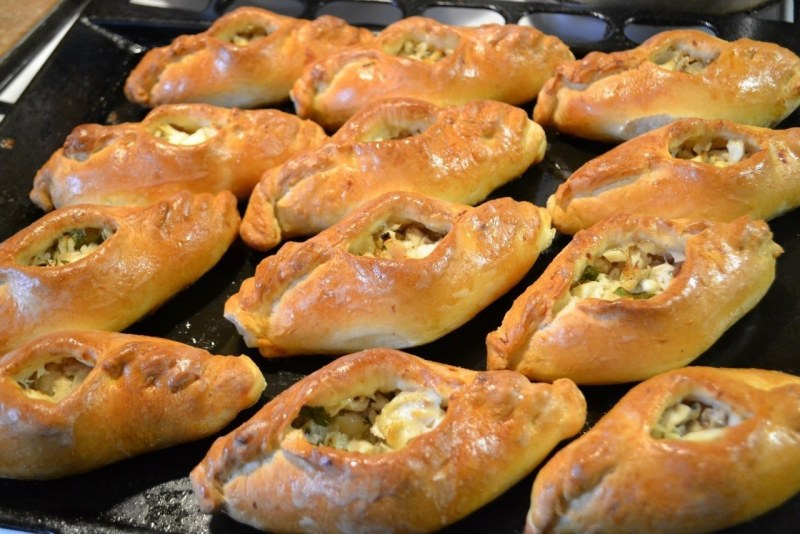 Расстегаи с творогом и сыром