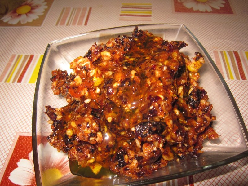 Медовая смесь с орехами
