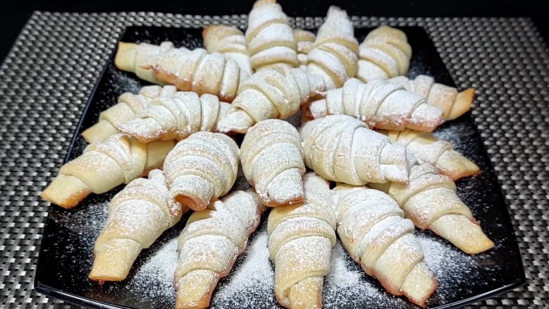 Рогалики с брусникой
