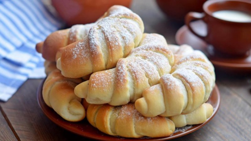 Рогалик с маком