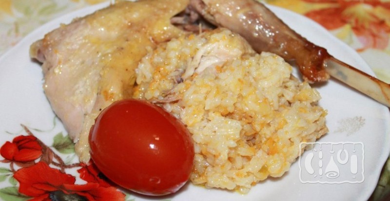 Курица жареная с яблоками